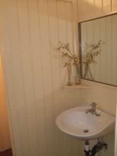 restroom2.jpg